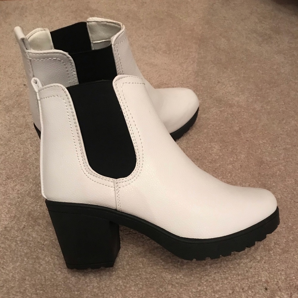 NEVER WORN white boots!!